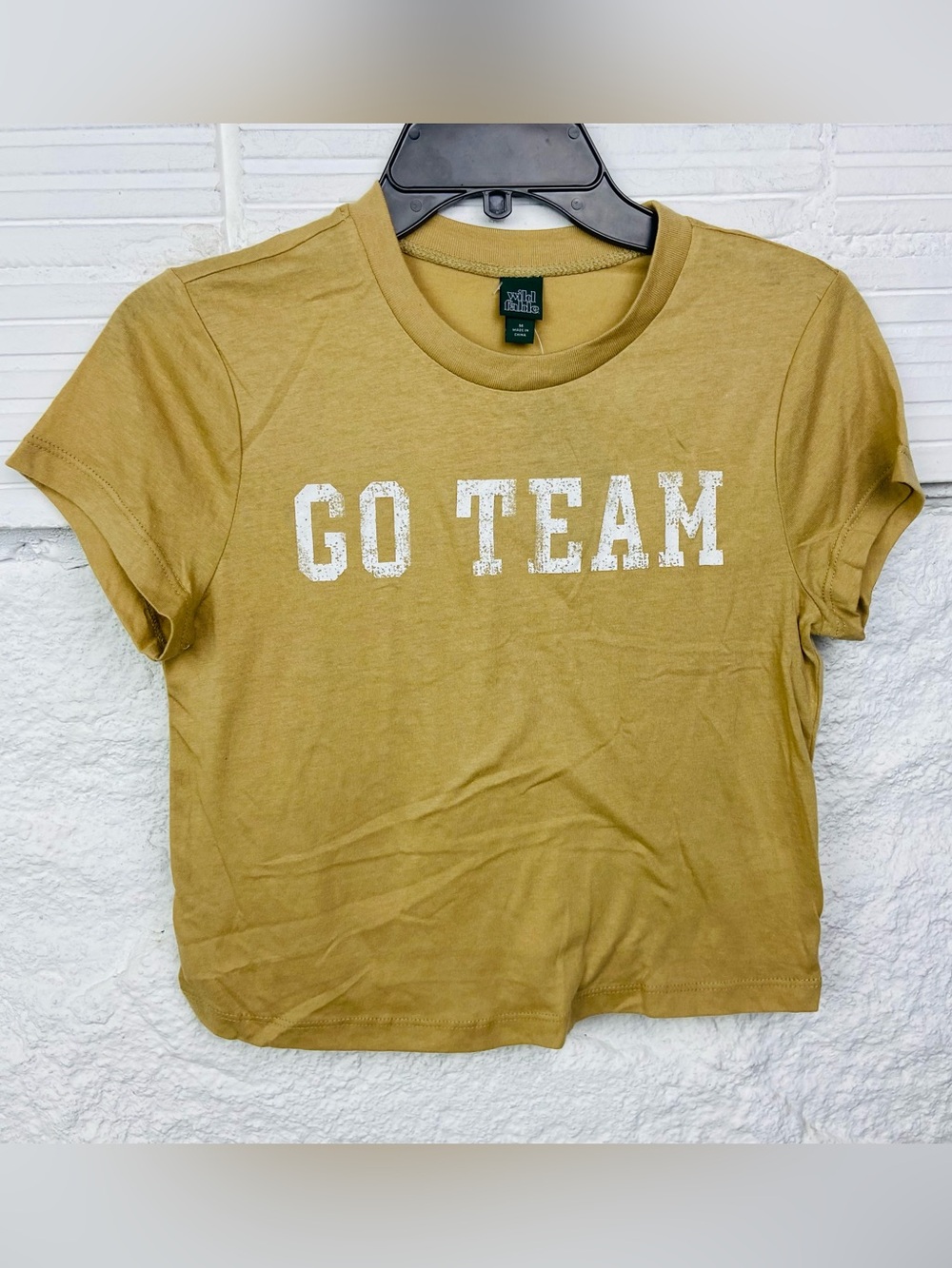 NWT wild fable tan Short-Sleeve Go Team Cropped Graphic Tee size medium